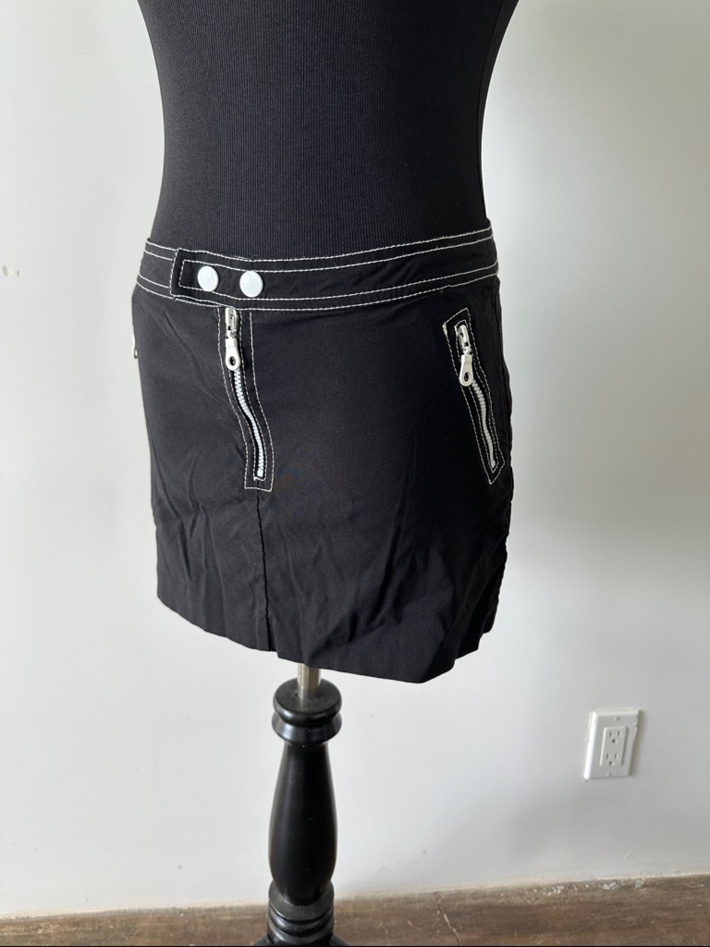 VINTAGE ZARA BASIC BLACK MICRO MINI SKIRT 3 ZIPPERS WHITE TOPSTITCH SML